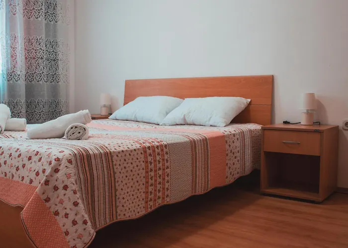 Deh, Stinjan 아파트