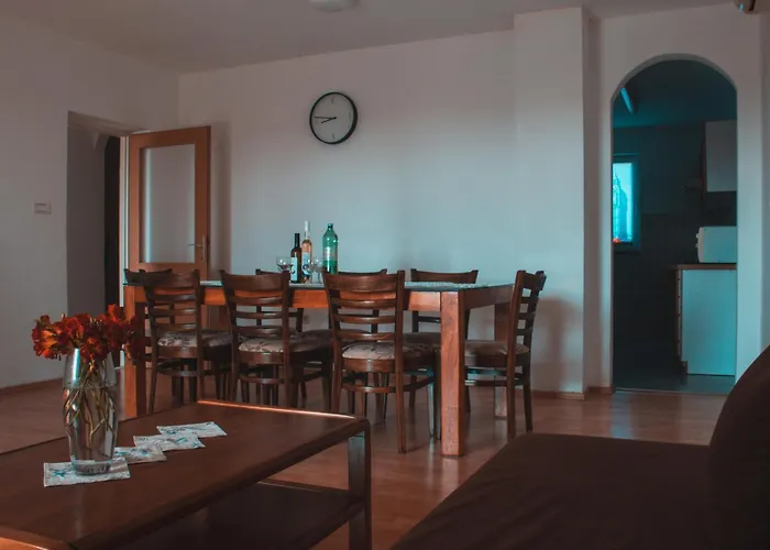 Deh, Stinjan 아파트 *