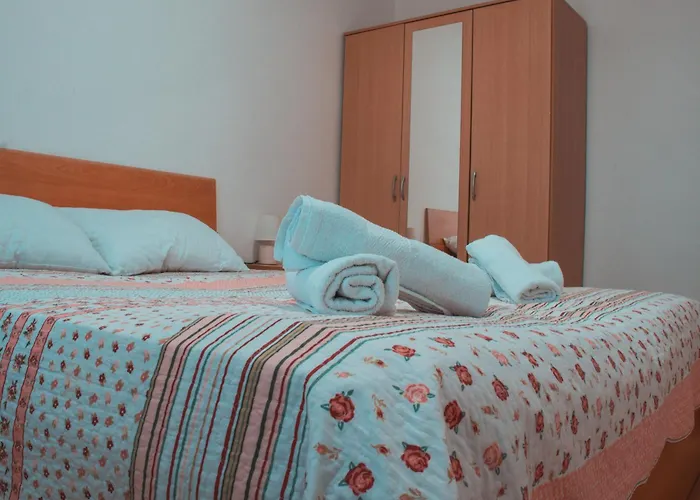 아파트 Deh, Stinjan 풀라