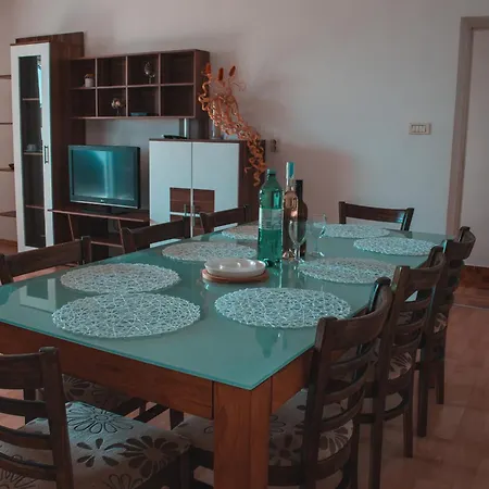Apartment Deh, Stinjan *
