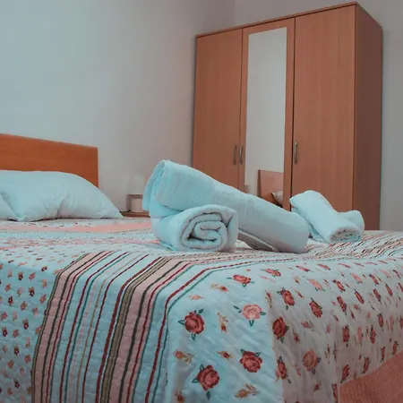 Apartment Deh, Stinjan Pula